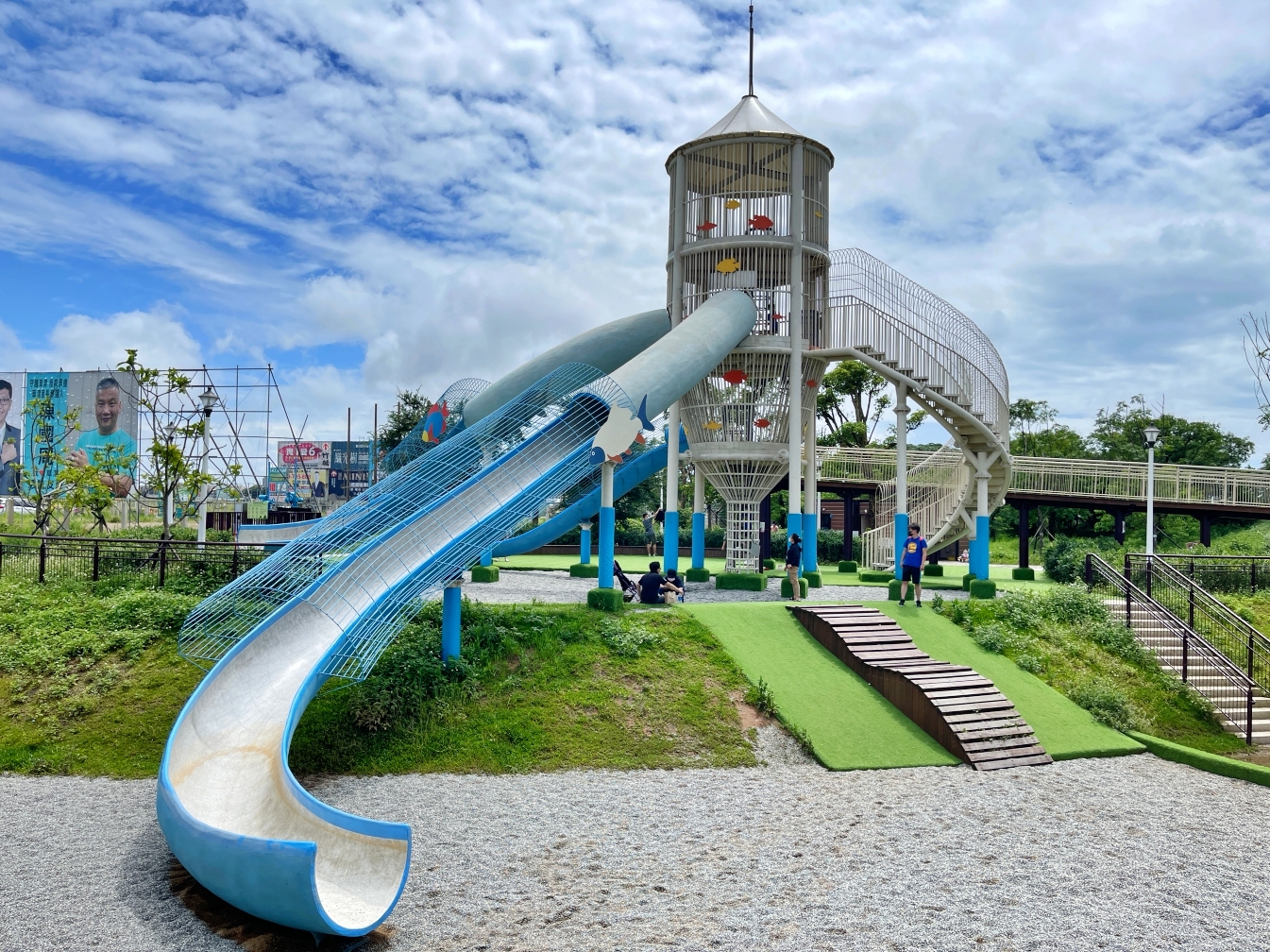 [觀音景點]水之丘主題公園|免費景點~3層樓高飼料桶溜滑梯好刺激!湖畔步道逛逛生態池區