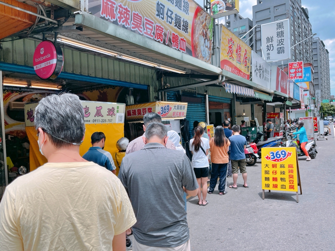 搬新家[桃園美食]肥美快餐|找不到招牌的人氣便當店~營業時間經過永遠大排長龍!先預訂免排隊!