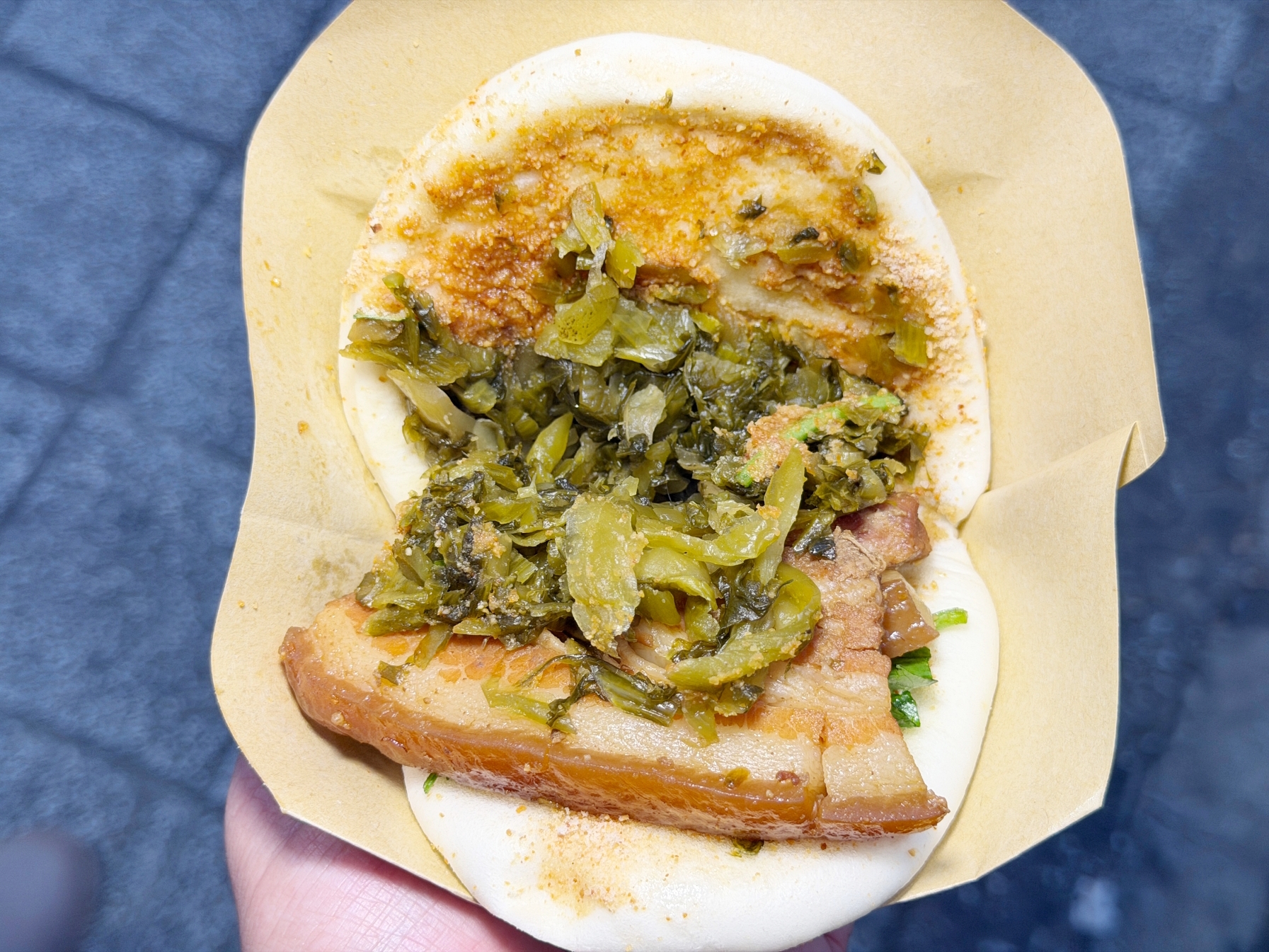 網站近期文章：[萬華美食]源芳刈包|華西街米其林必比登推薦~超過一甲子的古早味排隊名店．一口吃進老台北的滋味