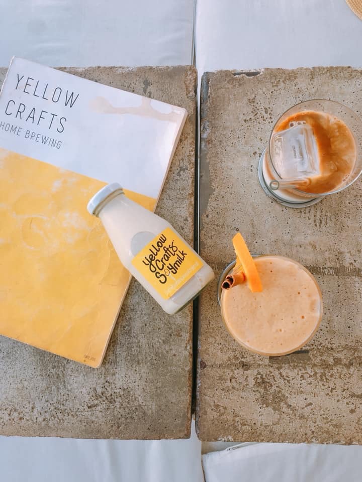 (關門大吉)[清邁美食]尼曼區咖啡館│Yellow Crafts Cafe．豆奶結合咖啡的清新小店~Ig網紅打卡名店 @VIVIYU小世界