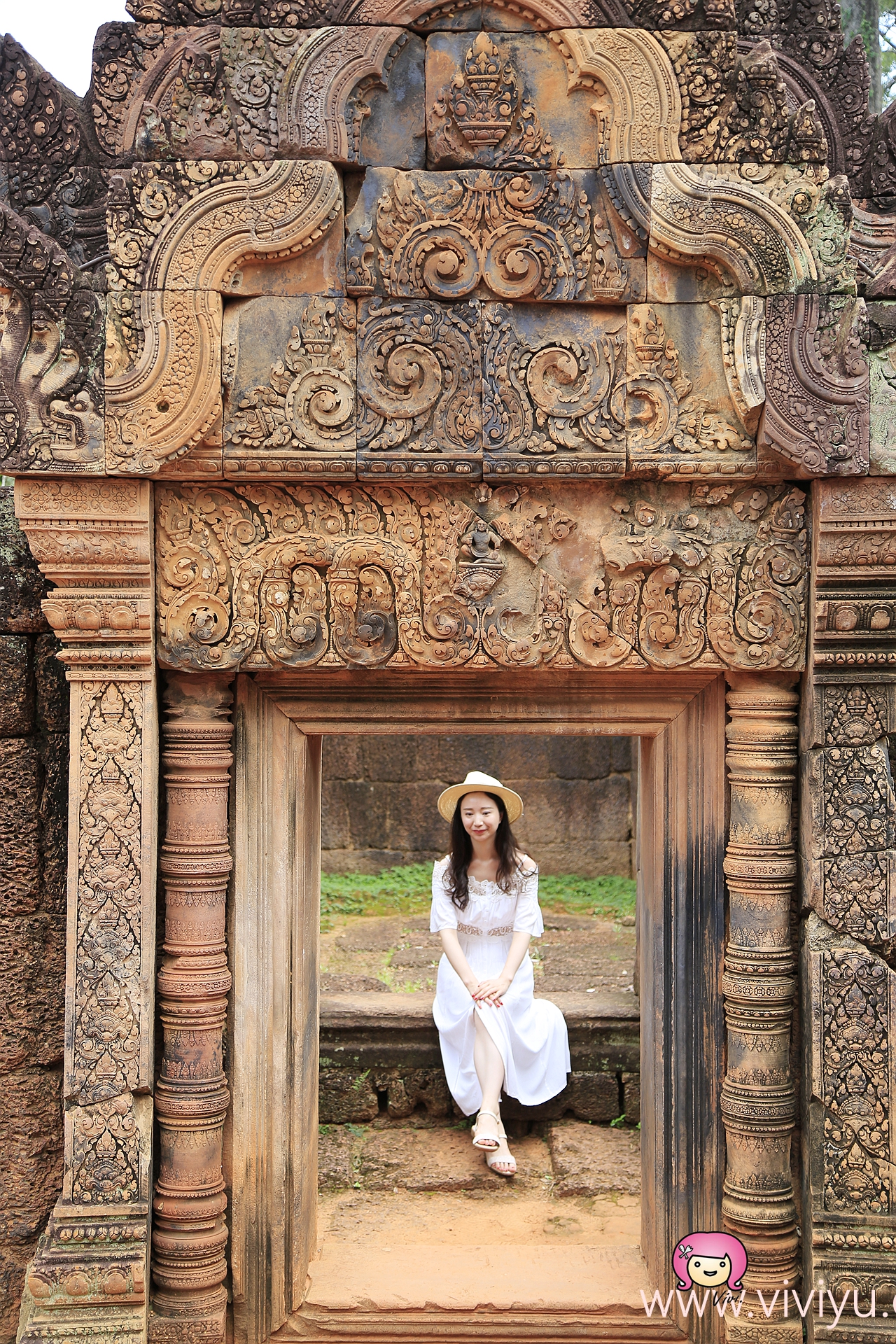 [柬埔寨．景點]吳哥窟外圈必遊之地．女皇宮．濕婆宮~以朱色砂岩建構而成 @VIVIYU小世界