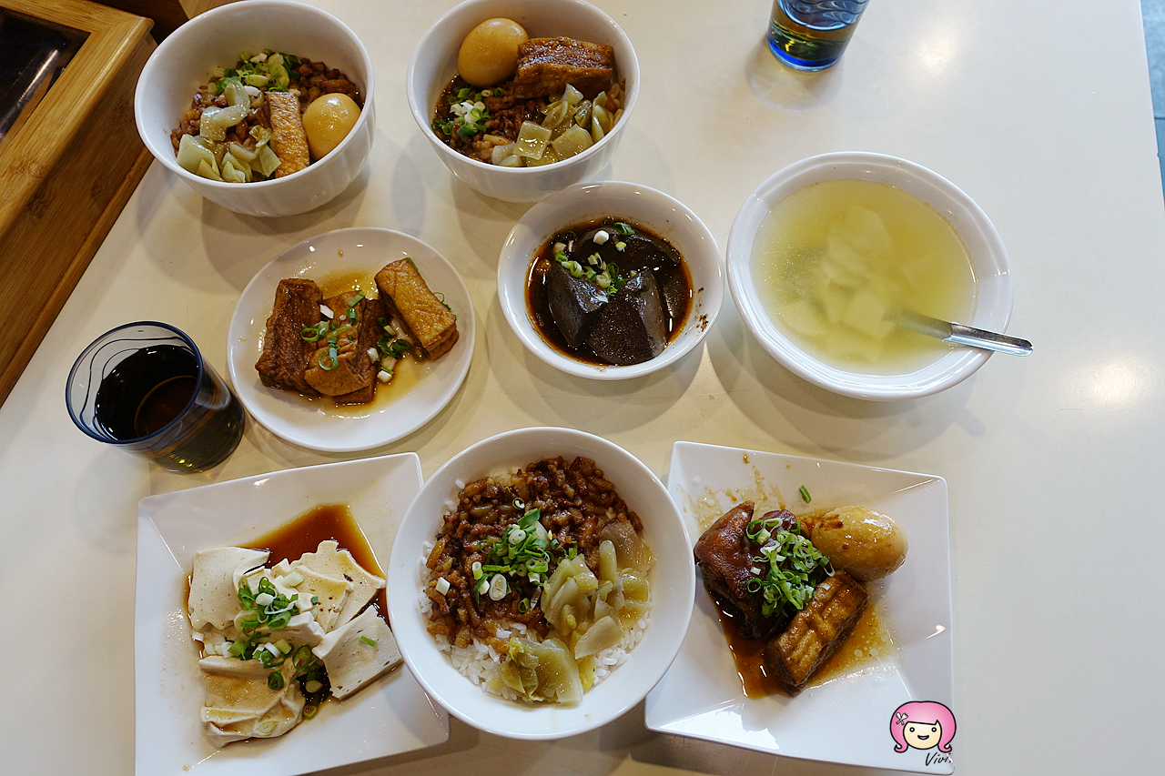 (關門大吉)[龜山美食]飛米子滷肉飯．銅板美食│庶民美食滷肉飯的精品．豬滷飯醇香滿滿膠質 @VIVIYU小世界