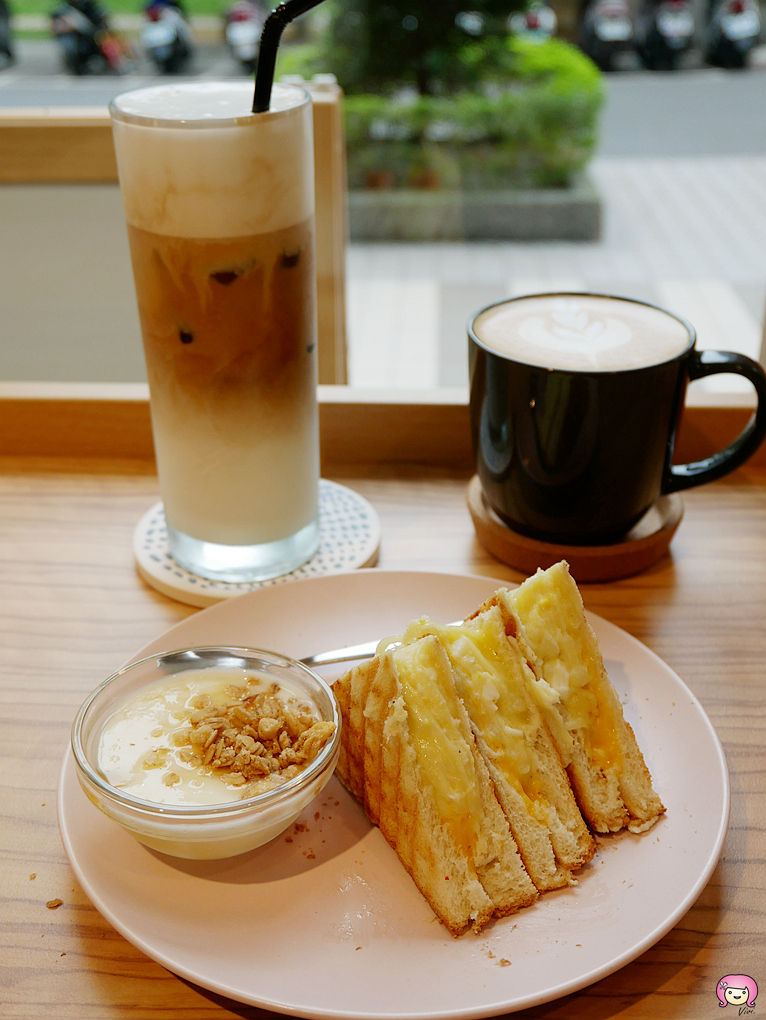 (關門大吉)[蘆竹美食]轆轆 looloo coffee&restaurant．南崁咖啡館|令人放鬆的小店．壓餅香酥好吃 @VIVIYU小世界