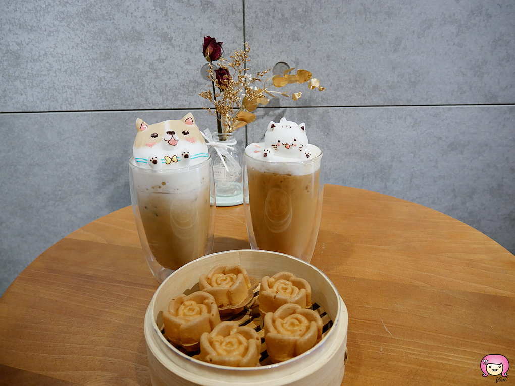(關門大吉)[桃園美食]Lofa cafe 樂發咖啡．桃園火車站前咖啡|隱藏版立體拉花．快說出通關密語就能得到它! @VIVIYU小世界