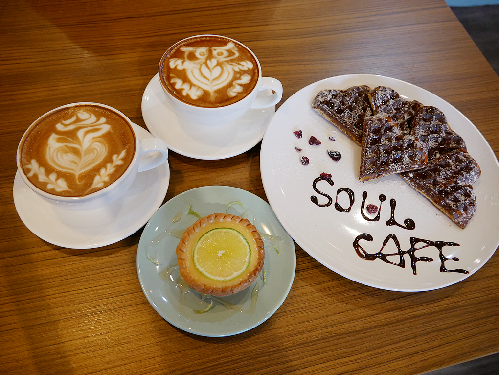 (關門大吉)[林口美食]SOUL CAFE 搜吉咖啡|超可愛拉花拿鐵咖啡~美好的午後時光．免費wifi、插座可使用 @VIVIYU小世界