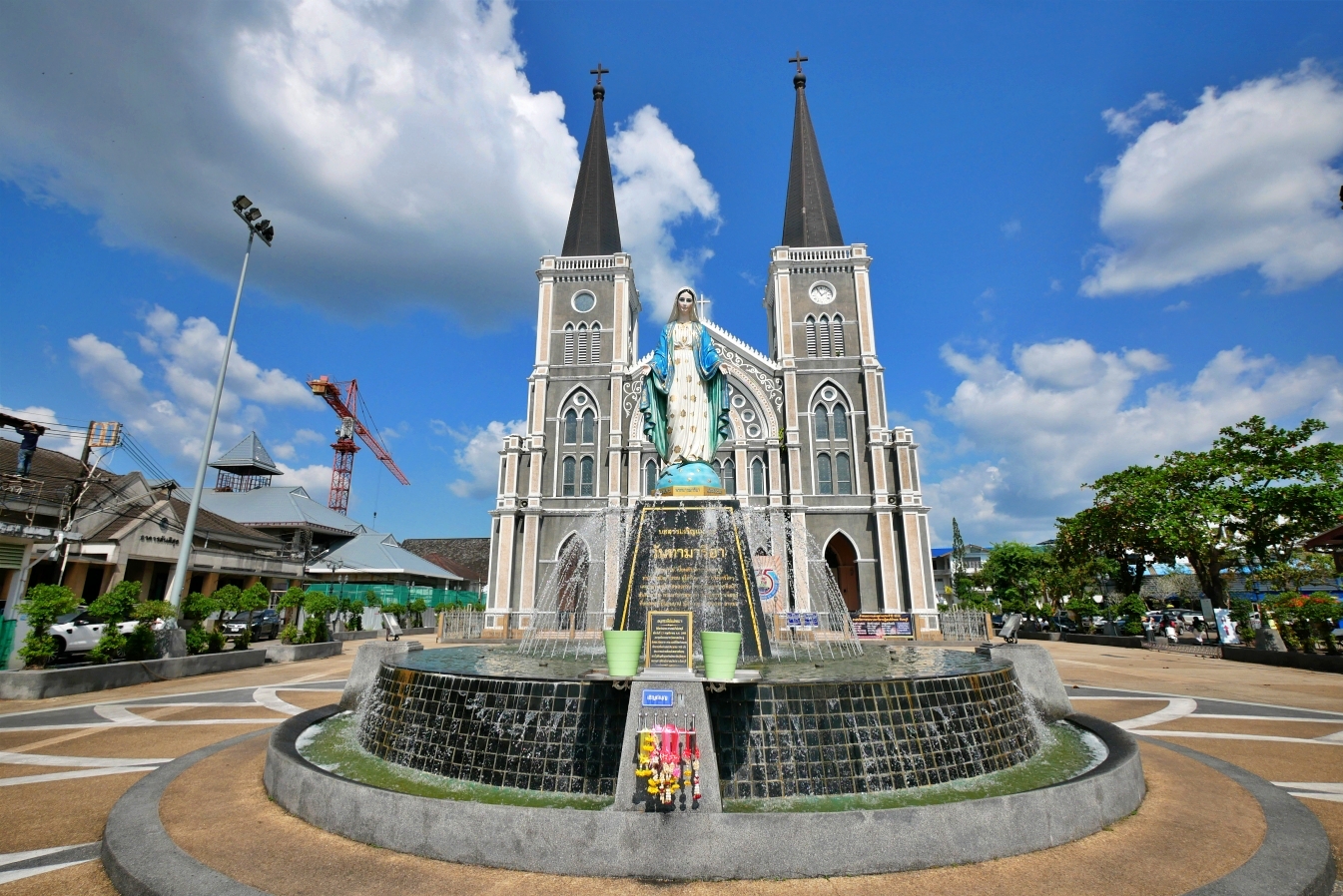 [泰國尖竹汶府]聖母無原罪教堂|泰國最大天主教堂~閃亮20萬顆寶石聖母瑪利亞&#038;泰國最大寶石交易市場 @VIVIYU小世界